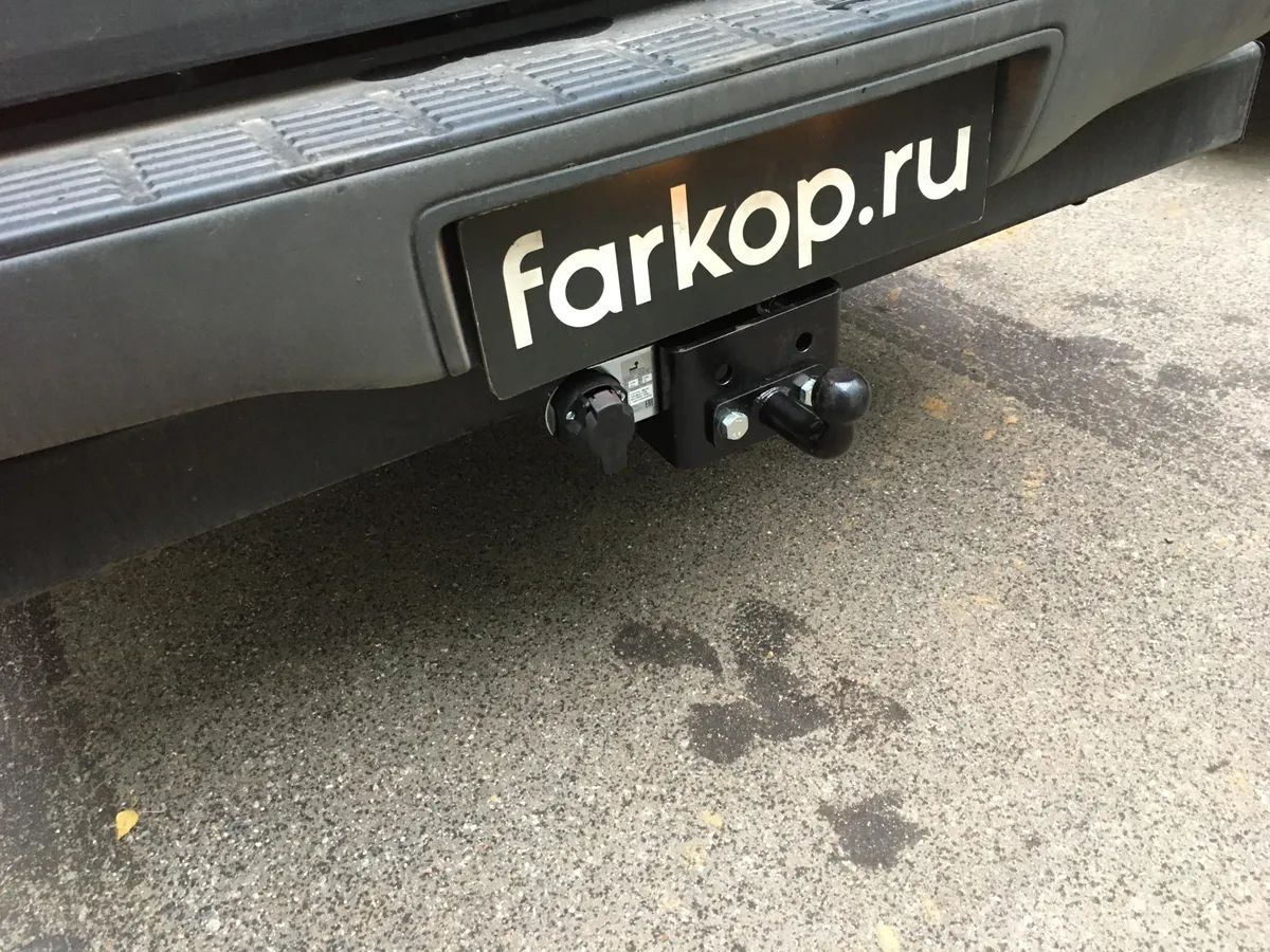 Фаркоп Лидер Плюс для Toyota Hilux 2010-2015 T114-FC в Владивосток