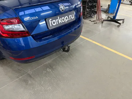 Фаркоп Steinhof для Skoda Octavia 2012-2020 V-063 в Владивосток