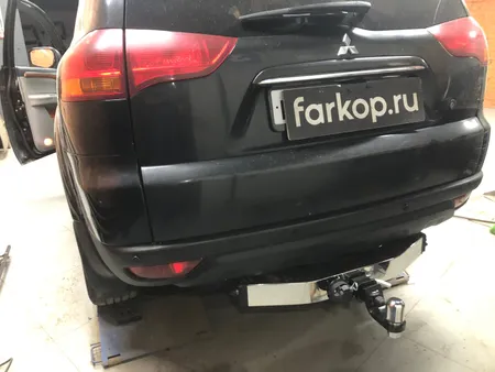 Фаркоп TowRus для Mitsubishi Pajero Sport 2008-2017 (с нерж. накладкой) 159366 в Владивосток