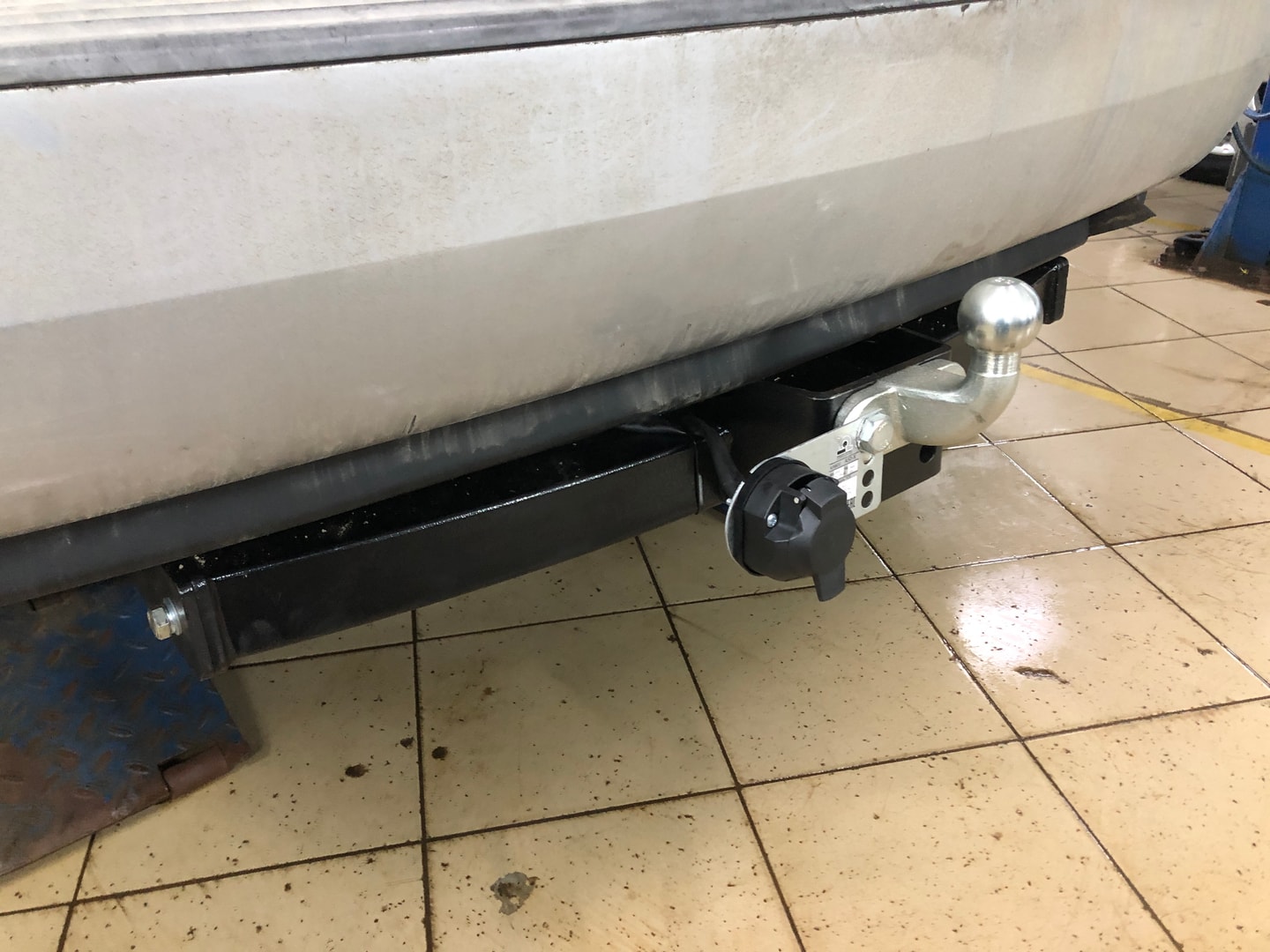 Установили фаркоп Лидер Плюс для Kia Carnival 2007 г.в. Установили фаркоп Лидер Плюс для Kia Carnival 2007 г.в.